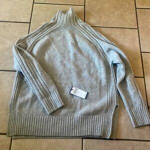 Women’s polo sweater